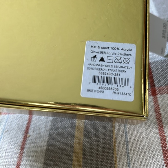 Michael Kors hat, scarf and gloves gift set - Picture 4 of 4